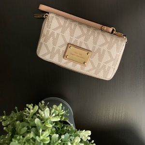 Authentic Michael Kors Wristlet